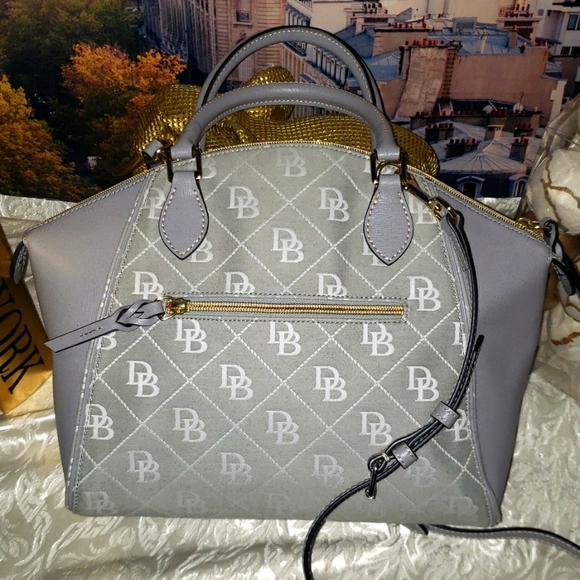 Dooney & Bourke Maxi Quilt Sydney - Picture 4 of 11